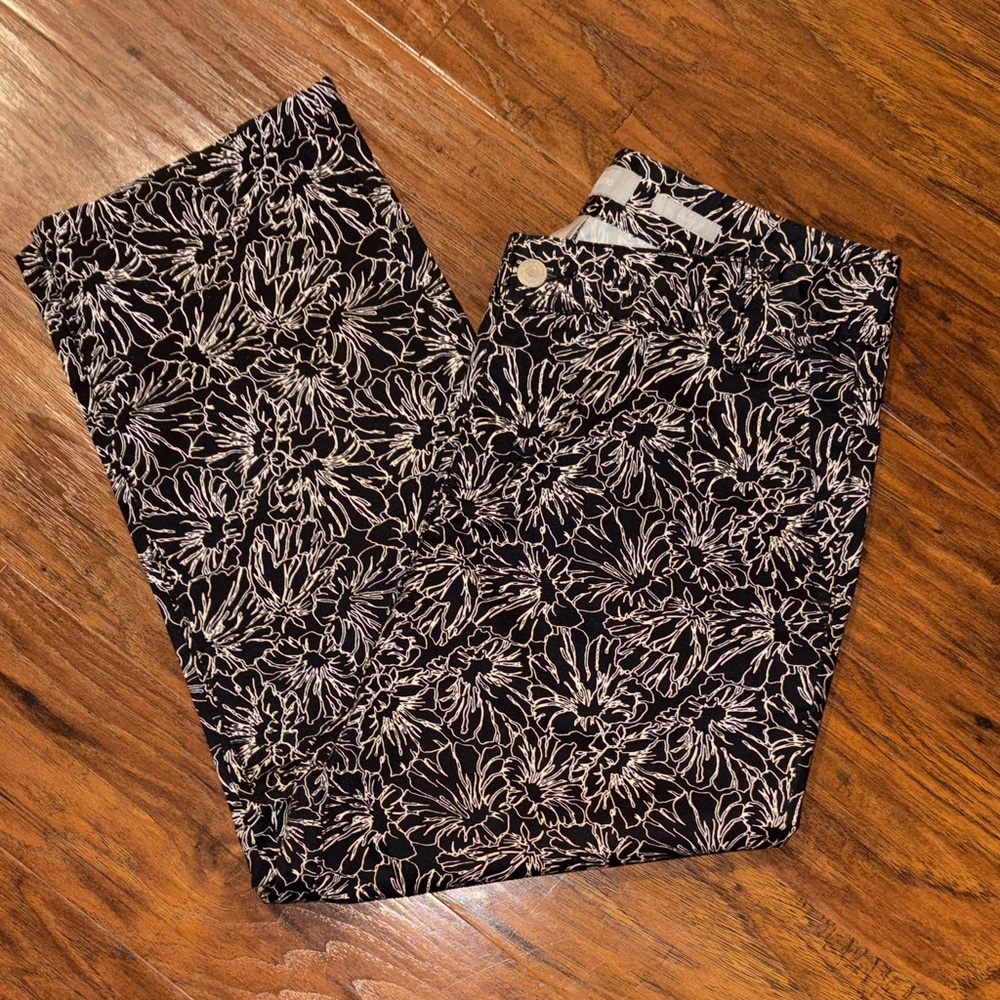 Liz Claiborne Black and White Floral Cropped Pants